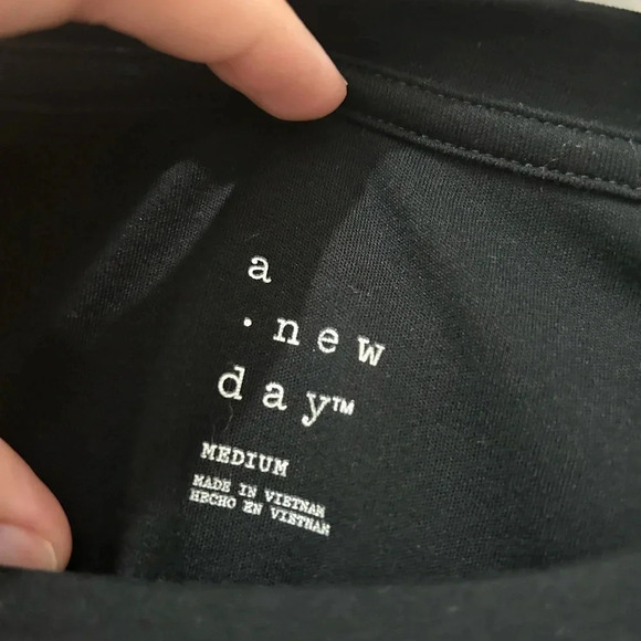 A new day boxy cuffed sleeve black shirt​ - Picture 2 of 6